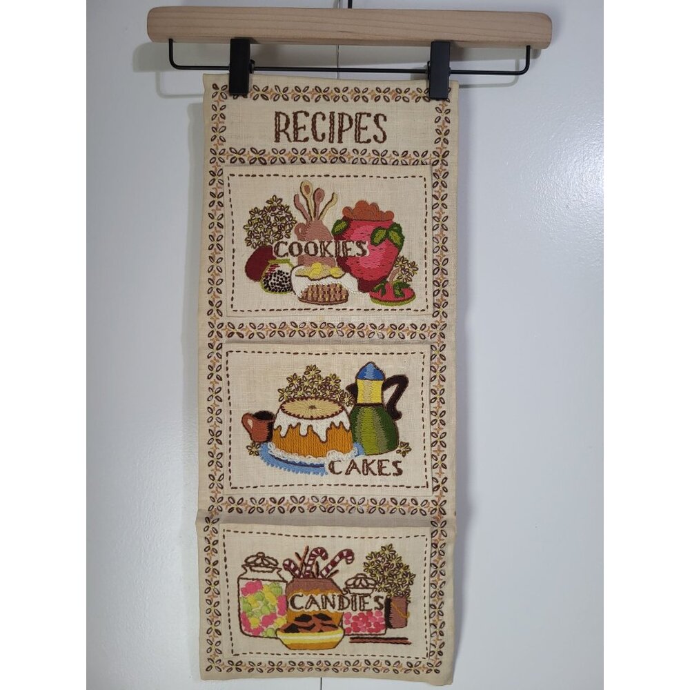 VTG Embroidered Needlecraft Cloth Recipe Card Holder Bucilla Cottage Country 70s